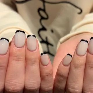 ネイル 𝑟𝑖𝑠𝑎 🕯‎🤍のネイルデザイン