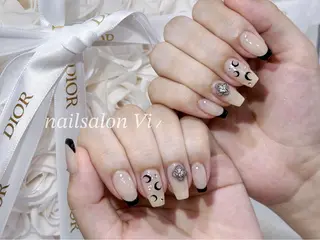 ネイル Nailsalon Vi+ももか🩷のネイルデザイン