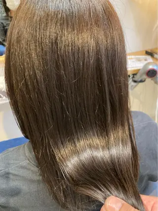 ミディアム カラー en't所属・【女性指名No.1】 西口直子のヘアスタイル