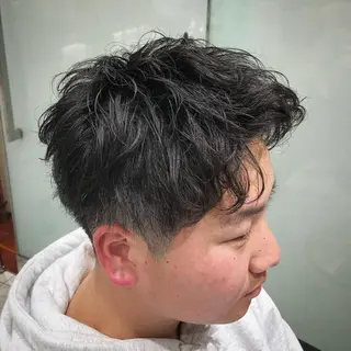 ショート パーマ メンズ 波巻きウェーブ 韓国風パーマ 纐纈のヘアスタイル