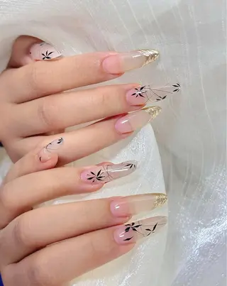 ネイル AngelChris ビューティーサロンのネイルデザイン