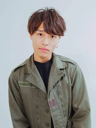 ミディアム カラー パーマ メンズ 🌟髪質改善ケアカラ ー美髪縮毛矯正y🌟のヘアスタイル