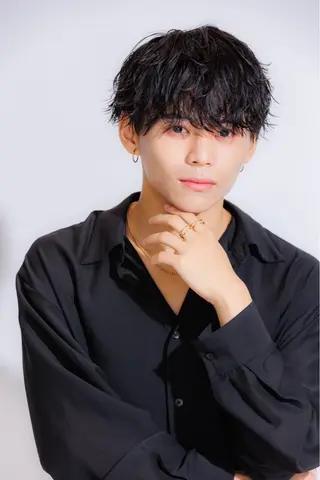 ミディアム 波巻きスパイラル 近藤剛　浦和のヘアスタイル