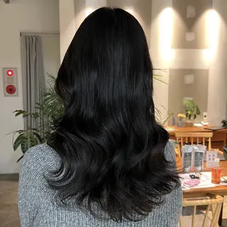 ロング カラー AIN.ANLY 明治神宮前所属・ムツキ/品のある 艶カラー/縮毛矯正のヘアスタイル