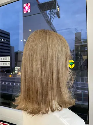 セミロング カラー 艶ハイトーン👑♡ NATSUKIのヘアスタイル