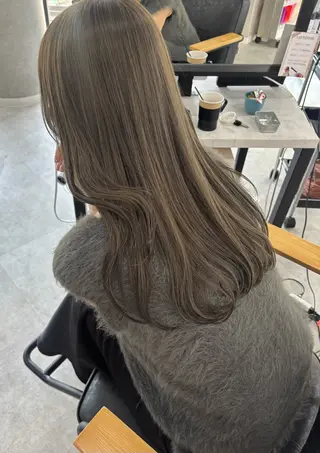 ロング カラー Megu/ベージュ/ 透明感カラーのヘアスタイル