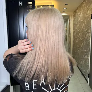 ミディアム 🌈カラー特化 ハイトーンけいと🌈のヘアスタイル