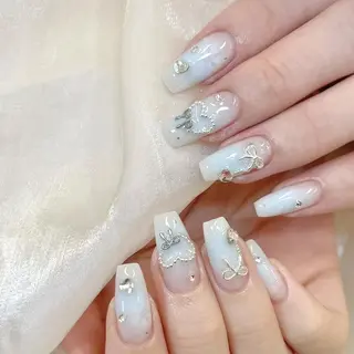 ネイル RAFFINE haru🦋🩵のネイルデザイン