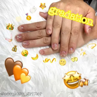 ミディアム see love gritterのネイルデザイン