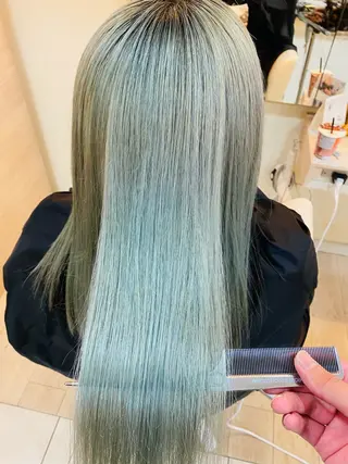 セミロング 💎髪質改善💎艶髪 💎ブリーチ💎津村のヘアスタイル