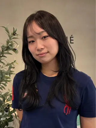 ロング 髙木琉菜 レイヤー／髪質改善のヘアスタイル