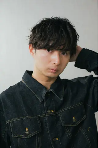 ショート カラー パーマ メンズ 【シャドウパーマ センターパート】義心のヘアスタイル