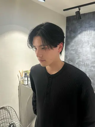 ミディアム メンズ SALOWIN 原宿 iori所属・🌟原宿指名No.1 センターパート⭐️のヘアスタイル