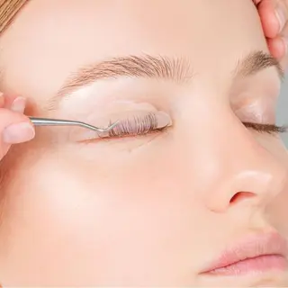 マツエク・マツパ 磧本 祐里恵のヘアスタイル