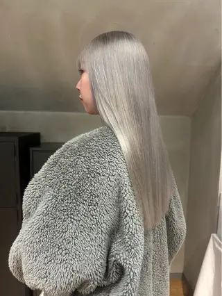 ロング mei🪽 カラーモデルのヘアスタイル