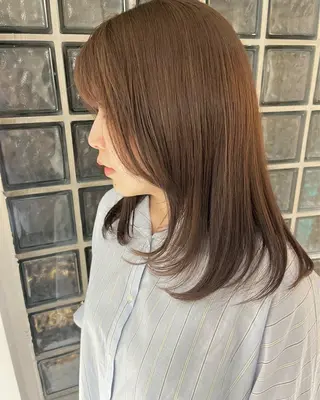 セミロング アキ/梅田/顔まわり /レイヤーカット/のヘアスタイル