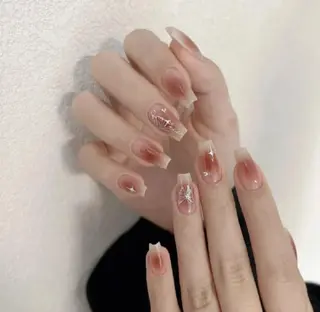 ネイル Queens テイのネイルデザイン