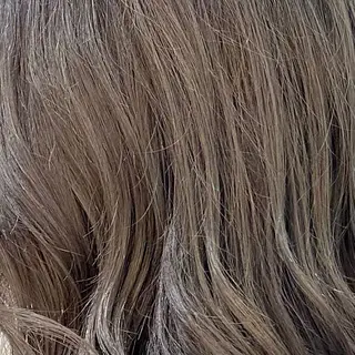 ロング カラー 金子 真悠のヘアスタイル