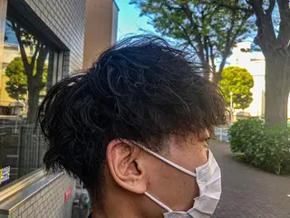 ミディアム パーマ メンズ 韓国風メンズ/毛流れ ヘアなら須田龍世のヘアスタイル