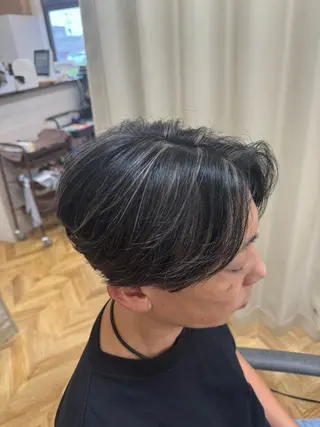 カラー メンズ 二俣 秋亜のヘアスタイル