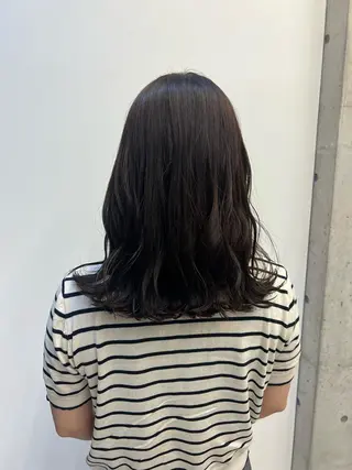 セミロング 岸田 莉奈のヘアスタイル
