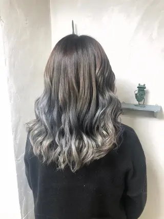 セミロング カラー パーマ ヘアアレンジ 推し活専用 【派手髪】飯野ゆかりのヘアスタイル