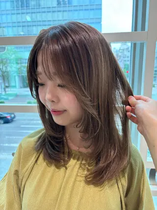 ミディアム ゆい/パーマ/レイヤ ー/似合わせカラーのヘアスタイル