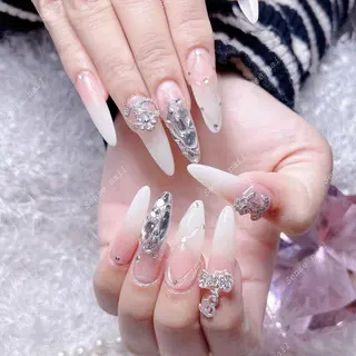 ネイル Queening 🦋のネイルデザイン