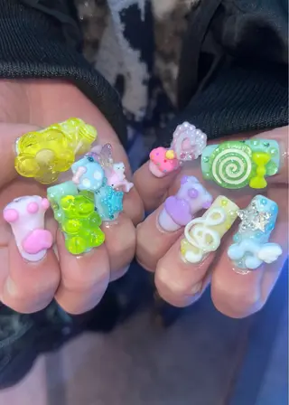 ネイル Mariris所属・ᗷᗩᑎSᗩ ᑎᗩIᒪ ՏᗩᒪOᑎのネイルデザイン