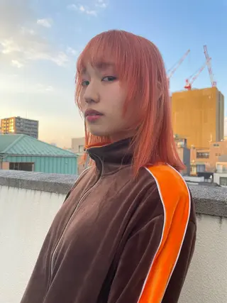 ミディアム tomo🍒パーマ ハイトーン似合わせのヘアスタイル