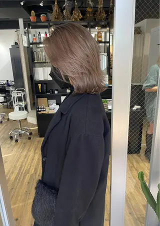 ミディアム カラー ARCANAブリーチ レイヤーカット/原宿のヘアスタイル