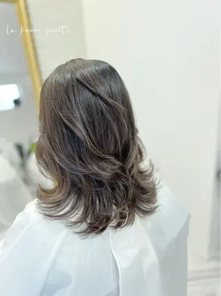 セミロング カラー la kaori secretの眉毛・アイブロウイメージ