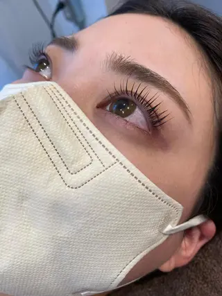 マツエク・マツパ ブリーチなしカラー ダブルカラーエクステのヘアスタイル