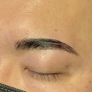 アイブロウ 𝐫𝐚𝐢 𝐧𝐚𝐢𝐥の眉毛・アイブロウイメージ