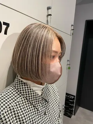 ショート カラー ブリーチ👩‍🦳/ ‪✂︎MANAMIのヘアスタイル