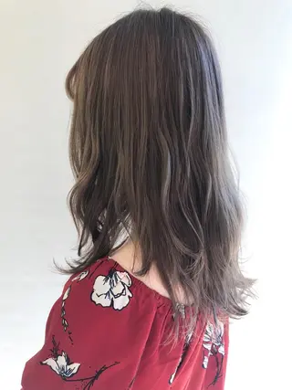 ミディアム カラー 齋藤 咲のヘアスタイル