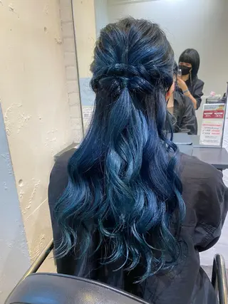 ロング カラー 梅田ハイトーン チダ ヒナノのヘアスタイル