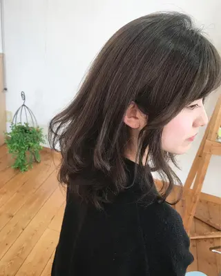 セミロング カラー 荒木 ひろかのヘアスタイル