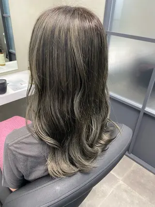 ロング ブリーチ/インナー カラー/長峯美羽のヘアスタイル