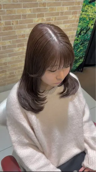 セミロング 大人レイヤー& 透明感カラー💄のヘアスタイル