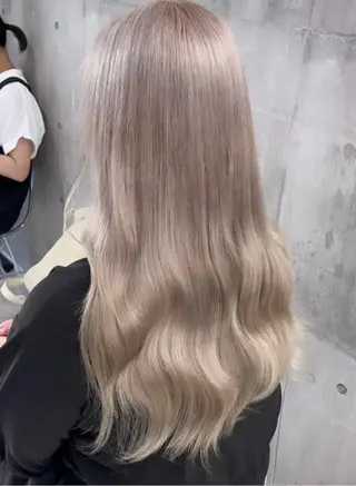 ロング カラー ヘアアレンジ のん🎀ハイトーン/ レイヤーカット🐳のヘアスタイル