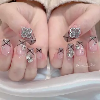 ネイル 𝘙𝘪𝘰𝘯𝘢 ...🕯🤍のネイルデザイン