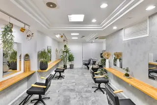 hoNua. 栄/透明感カラーのヘアスタイル