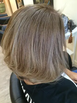 ミディアム セミロング カラー 鶴見 和美のヘアスタイル