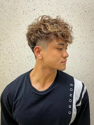 ショート カラー パーマ メンズ 津田 祐岐のヘアスタイル