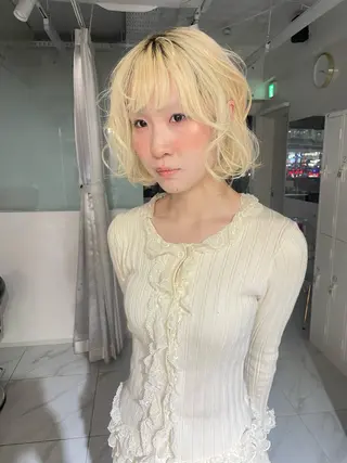 ミディアム カラー サワイ ユイのヘアスタイル