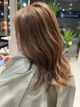 セミロング ハイトーン ／ レイヤー/吉田陸斗のヘアスタイル