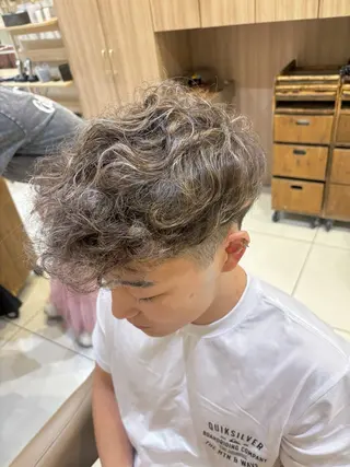 カラー メンズ ハイトーンカラー☁️ 西條 楓花のヘアスタイル