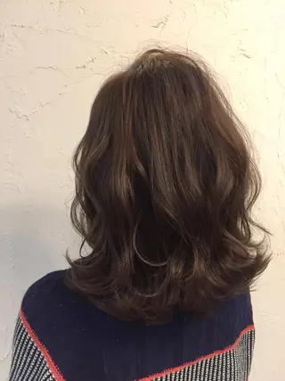 ミディアム カラー 韓国レイヤー外国人風 透明感カラー髪質改善のヘアスタイル