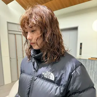 ミディアム パーマ 透けるカラー🫧 Memi🎀のヘアスタイル